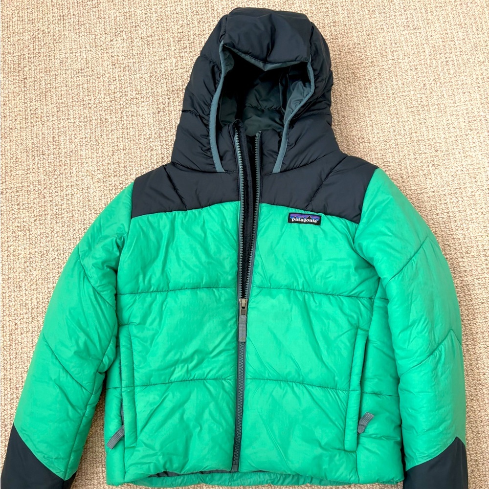 Boys Patagonia green puffer jackets in like new condition.
